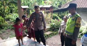 Kapolsek Melaya Berikan Bantuan Sembako kepada Masyarakat Stunting