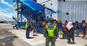 H – 2 Idul Fitri, Babinsa Kumai Pantau Arus Mudik di Pelabuhan Kumai