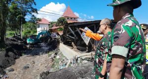 Danrem 032/WBR Tinjau Lokasi Banjir Bandang