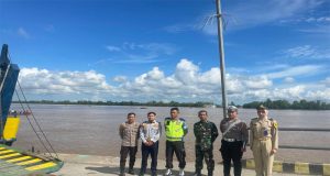 Ciptakan Suasana Kondusif Jelang Hari Raya Idul Fitri Anggota Koramil, Polsek Dan Dishub Siagakan Personil Di Penyeberangan Kapal Feri