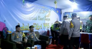 Pastikan Pengamanan Malam Takbiran Idul Fitri 1445 Hijriyah Aman Dan Lancar, Kapolda Kalbar Beserta Rombongan melaksanakan Patroli Cek Pos Pengamanan