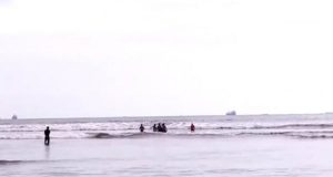 8 Orang Terseret Gelombang di Pantai Air Manis Padang