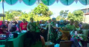 Babinsa Kelurahan Roban Terjun Langsung Berikan Pengamanan dan Pendampingan Kegiatan Gerakan Pangan Murah