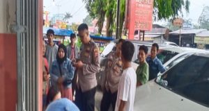 Polsek Kota Bukittinggi Respon Cepat Laporan Warga, Wanita Berparas Cantik Lepas Pakaian di Pusat Oleh Oleh