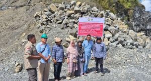 Pemprov Sumbar Pasang Plang Penghentian Sementara Tambang Galian C di Kabupaten Solok