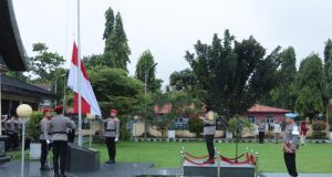 Kapolres Payakumbuh Pimpin Upacara Bendera Bulanan Personil