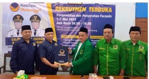 Perwakilan Tiga Orang Dari Partai PPP Mengambil Formulir Pendaftaran di Kantor DPD Nasdem