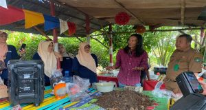 Mengolah Tanah Sebelum Bertanam, PT Pertamina EP Limau Field Berdayakan Kelompok Tani Wanita