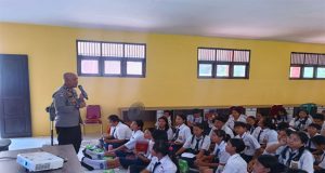 Binmas Polres Landak Berikan Himbauan Kamtibmas Kepada Pelajar Di SMPN 6 Sengah Temila