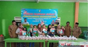 Pekon Pandan Surat Bagikan Makanan Tambahan Untuk Peningkatan Gizi
