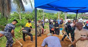 Membantu proses evakuasi pemakaman, Satgas Pamtas RI-Malaysia Yonarmed 16/TK membantu memakamkan masyarakat perbatasan