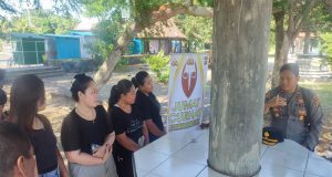 Jumat Curhat, Polsek Kawasan Pelabuhan Gilimanuk Bersama Para Sopir Truck dan Pedagang Tiket Online