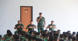 Pangdam Tanjungpura Dampingi Kasum TNI Periksa Kesiapan Operasi Yonif 641/Bru
