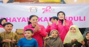 Sapa Pengungsi Banjir Bandang Sumbar, Ketum Bhayangkari Hibur Anak-anak Pengungsi