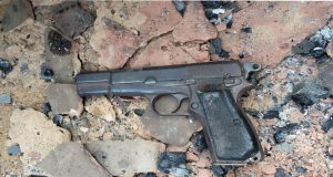 Polisi Temukan satu buah Senpi di TKP Pembakaran Kios di Paniai Timur