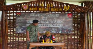 Satgas Pamtas RI-Malaysia Yonarmed 16/TK Kunjungi Markas TDM di Balairingin