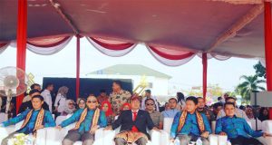 PJ Bupati Tanggamus Mulyadi Irsan Menghadiri Peluncuran Pemilihan Bupati Dan Wakil Bupati Kabupaten Tanggamus Tahun 2024 Di Lapangan Tangsi Kecamatan Talang Padang