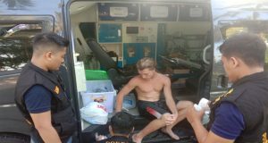 Atlet Surfing WSL Krui Pro Terluka Sabetan Sirip Ikan, Dokkes Polda Lampung Sigap Beri Pengobatan