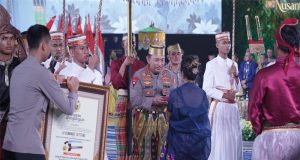 Kapolri Diberi Gelar Adat-Pusaka oleh Dewan Adat dan Kerajaan di Sulawesi Selatan