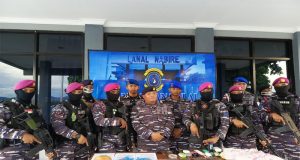 Tidak Hanya Pemilik Beserta Barang Bukti Ganja, Personil Lanal Nabire Juga Amankan 5 Kg Bubuk Mesiu