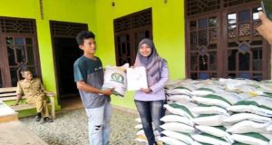 Pemerintah Pekon Sukaratu Bagikan Bantuan Beras Untuk 269 Keluarga Penerima Manfaat