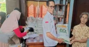 Pemerintah Pekon ganjaran membagikan bantuan beras untuk 131 Keluarga penerima manfaat (KPM)