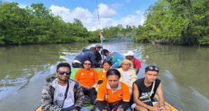 Kepala BPBD Waropen Demarce Bersama TRC Hadir Di Sungai Demba