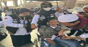 Kisah Polwan Bantu Jemaah Haji Saat Cuaca Panas di Arab Saudi