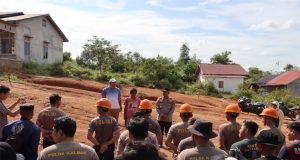 Kapolres Melawi Pimpin Pembongkaran Rumah Sdr. Sukardi