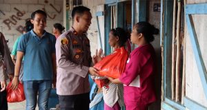 Dalam Rangka HUT Bhayangkara Ke-78, Polres Belitung Timur melaksanakan Penyaluran Bansos kepada Masyarakat Yang Membutuhkan