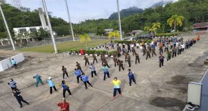 Satgas Pamtas RI-Malaysia Yonkav 12/BC Laksanakan Senam Pagi Bersama Masyarakat Perbatasan