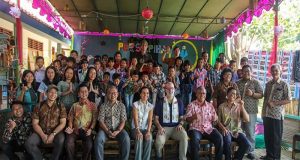 Romo Daniel Villanueva SJ, Koordinator Umum Federasi Internasional Fe y Alegría dan Pilar Lopez Dafonte, Divisi Internasionalisasi Fe y Alegria di Asia-Pasifik dan Penasihat Fe y Alegria Kamboja, disambut oleh SD Kanisius Kenalan Cabang Magelang