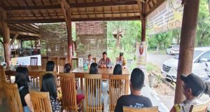 Program MULIA Kapolsek Gilimanuk Bersama Karyawan Warung Waterbe