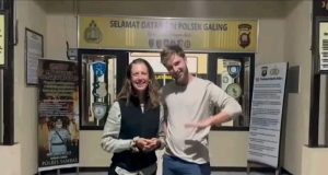 Viral, 2 bule asal Denmark numpang nginap di Polsek Galing, Polres Sambas