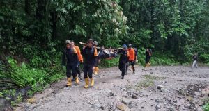 Hari Ke-2, Tim SAR Polda Gorontalo Bersama Basarnas Evakuasi Korban Longsor di Suwawa Bone Bolango