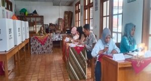 Pemungutan Suara Ulang ( PSU ) DPD Sumatera Barat, Petugas Datangi Rumah Warga Demi Capai Target