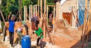 Satgas TMMD Ke 121 Kodim 0424/Tanggamus di Pekon Fajar Mulya Renovasi Rumah Tidak Layak Huni