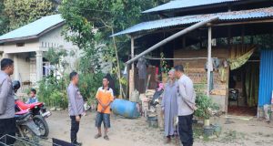 Polri Peduli, Polres Sekadau Berikan Bantuan Sosial Bedah Rumah Warga di Kemawan