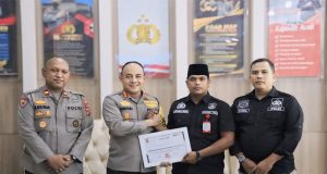 Media Sahabat Polri News Berikan Penghargaan Untuk Kapolresta Banda Aceh