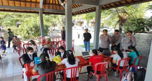 Monitoring Kapolsek Kawasan Pelabuhan Gilimanuk Pada Pelaksanaan PIN Polio di Kelurahan Gilimanuk