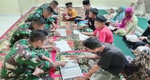 Sungguh Terharu Satgas TMMD Sempatkan Waktu Ajarkan Anak-Anak Mengaji Al-Quran