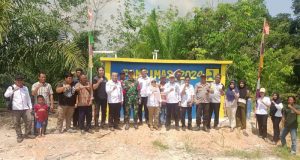 Bhabinkamtibmas Polsek Air Besar Hadiri Penyerahan PAMSIMAS Sengabo Desa Temoyok