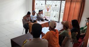 Jelang Pilkada 2024, Kapolsek Kawasan Pelabuhan Gilimanuk Gelar Koordinasi dengan Linmas Melalui Program Jumat Curhat