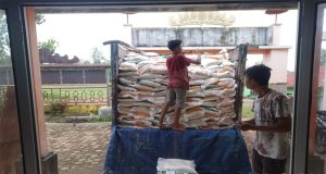 Pekon Fajar Mulya Salurkan Bantuan Beras Tahap (IV) ke 398 KPM