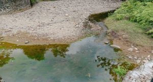 Kapolsek Bersama Camat Meninjau dan Memperbaiki Saluran Air Bersih