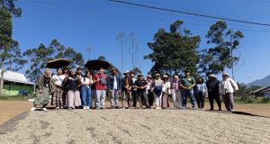 Kunjungan Universitas Singaperbangsa Karawang Mengunjungi Mitra Binaan UBP Saguling Kopi Bareto