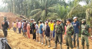 Semangat Anggota, Danki Satgas TMMD Pimpin Doa Bersama Saat Apel Pagi