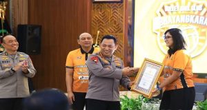 Penghargaan Kapolri untuk Jakarta Bhayangkara Presisi dan Popsivo Polwan atas prestasi di Proliga 2024