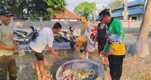 Giat Jumat Bersih Sambut HUT RI Ke -79 di Gilimanuk: Kapolsek Gilimanuk Berkolaborasi dengan Masyarakat dan Instansi Terkait