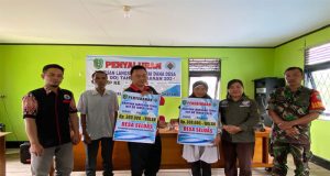 Babinsa Kodim 1209-04/Seluas Dampingi Penyaluran BLT-DD Pada Warga Desa Seluas